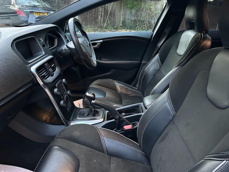 2017 Volvo V40 2.0 T2 R-Design Euro 6 (s/s) 5dr HATCHBACK Petrol Manual