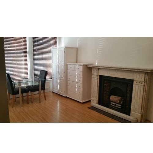 Double Mezzanine Semi-Studio in Glazbury Road, W14 9AS ** All Utility Bills Included***