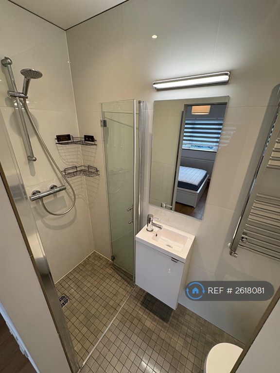 1 bedroom in Lime Grove, Guildford, GU1 (#2618081)