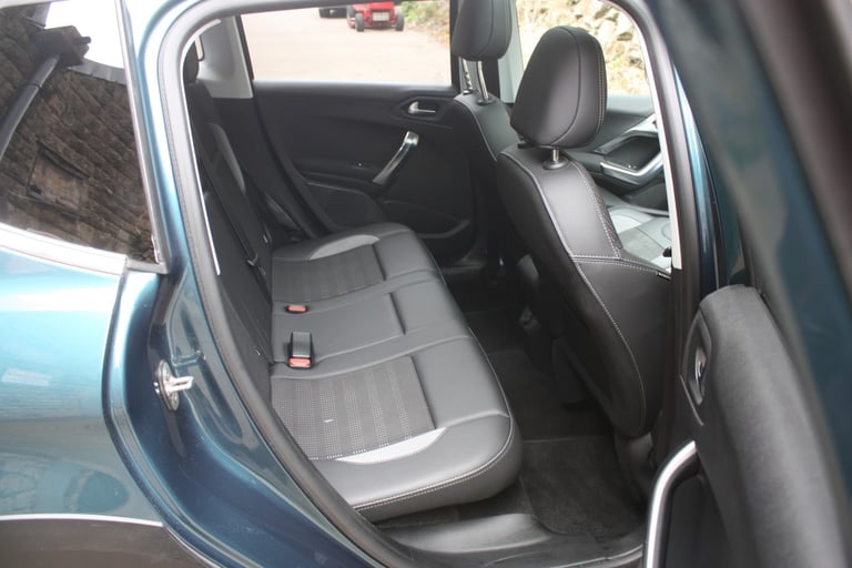 PEUGEOT 2008 1.2 PureTech Allure Premium 2019