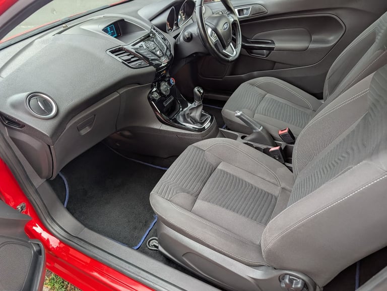 Ford, FIESTA, Hatchback, 2015, Manual, 1241 (cc), 3 doors