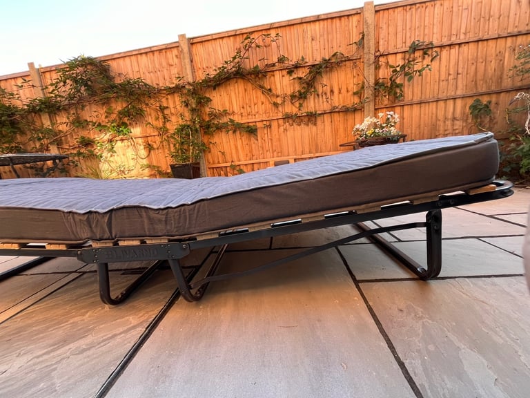 Single folding guest bed
