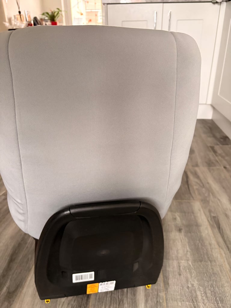 Pear car seat and isofix