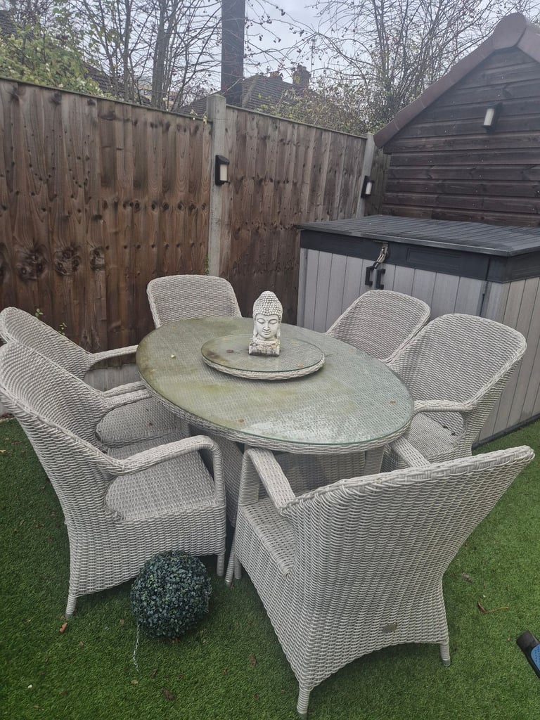 Large garden table & six chairs