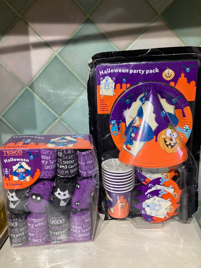 Halloween Witch dressing up costume 11-13yrs 'as new'