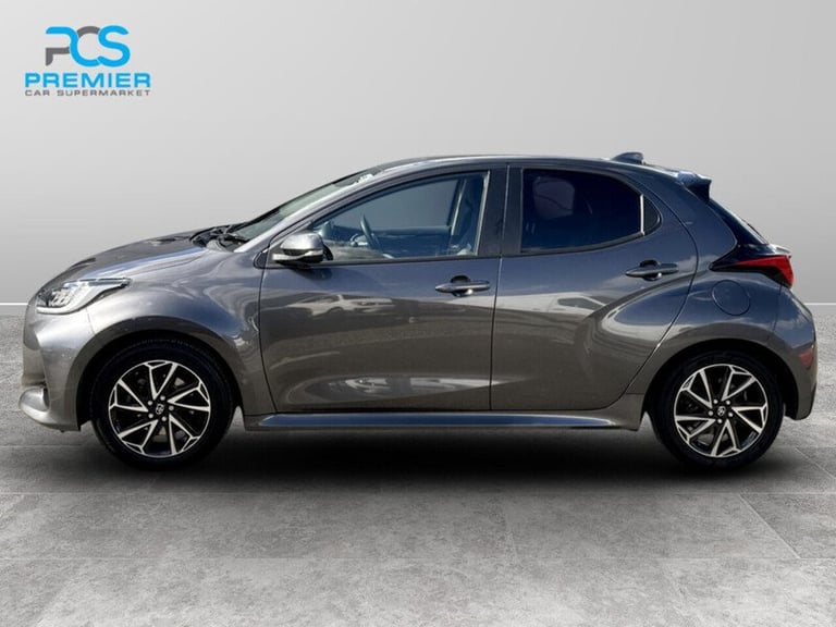  Toyota Yaris VVT-h Design Hatchback HYBRID Automatic