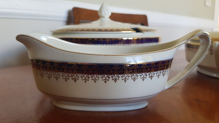 Alfred Meakin Bleu De Roi Tableware 3 Tureen Serving Dishes plus Gravy Boat