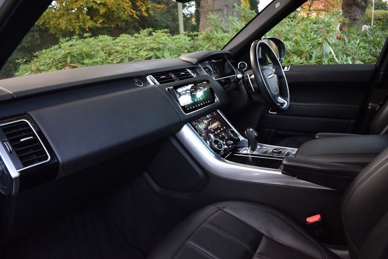 2021 Land Rover Range Rover Sport HSE SILVER+Panoramic Roof and Electric Deployable Tow Pack Esta...