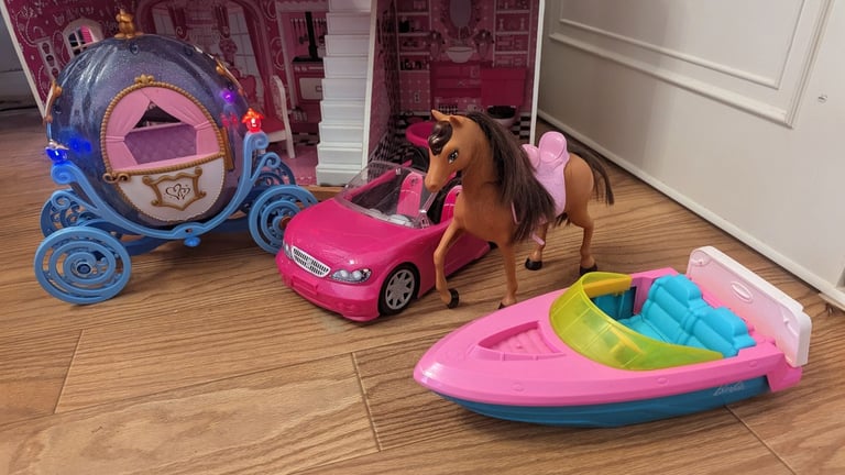 Kidkraft dolls house suitable for Barbie 
