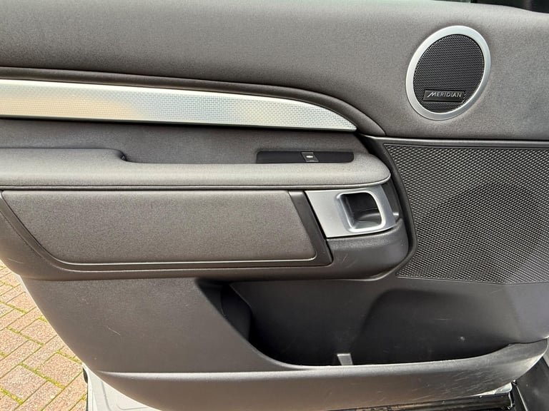 2020 Land Rover Discovery 3.0 SD6 Landmark Edition 5dr Auto ESTATE DIESEL Automatic