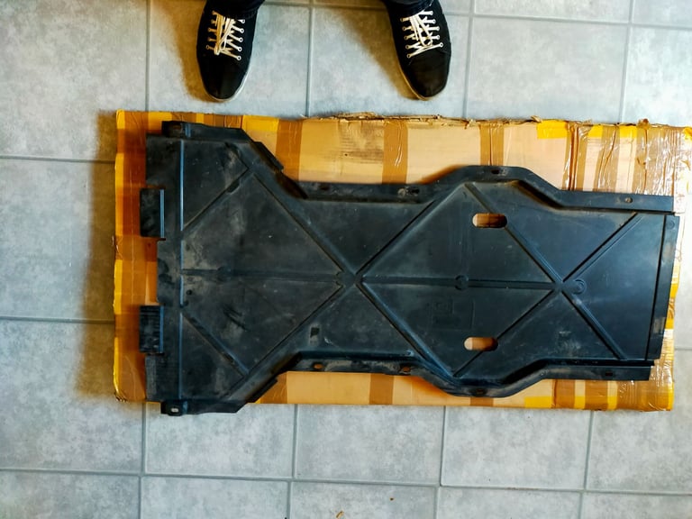 PORSCHE BOXSTER 986  CHASSIS UNDERTRAY SPLASH GUARD