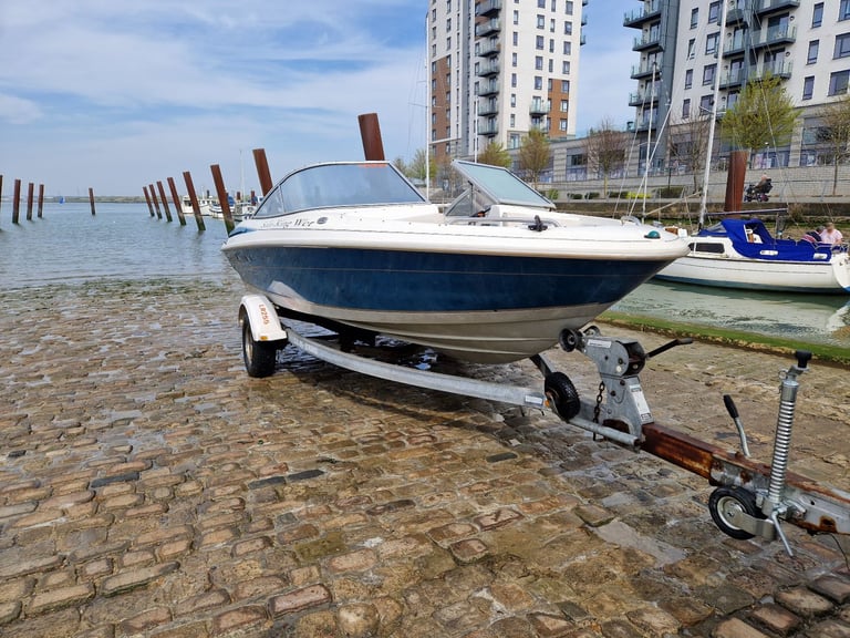 Speed boat bow rider maxum 19s