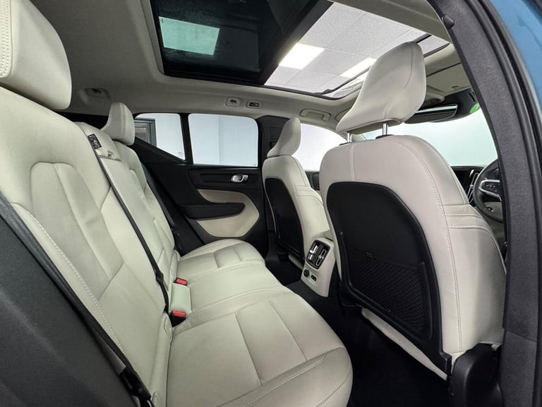 VOLVO XC40 1.5h T5 Recharge 10.7kWh Ultimate Dark Auto Euro 6 (s/s) 5dr 2023