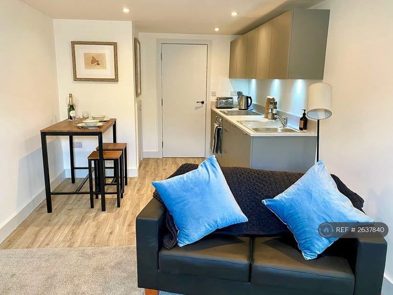 image for 1 bedroom flat in Southmill Road, Bishop's Stortford, CM23 (1 bed) (#2637840)