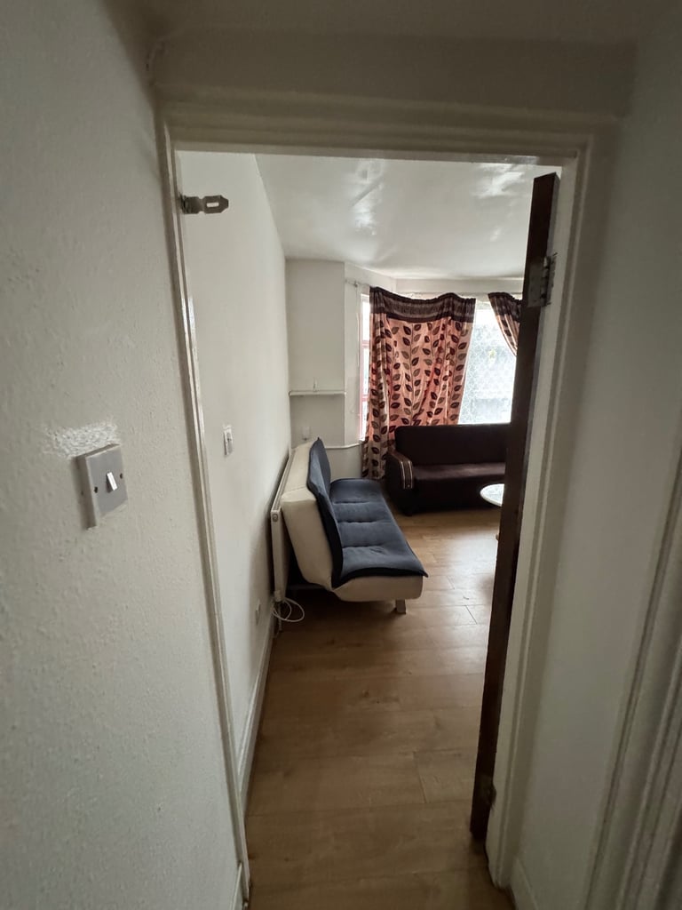 2 bedroom flat available in barking 