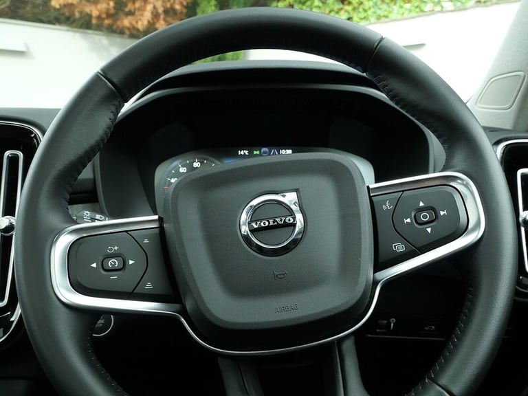 2020 Volvo XC40 2.0 B4P Inscription Pro 5dr Auto ESTATE PETROL Automatic