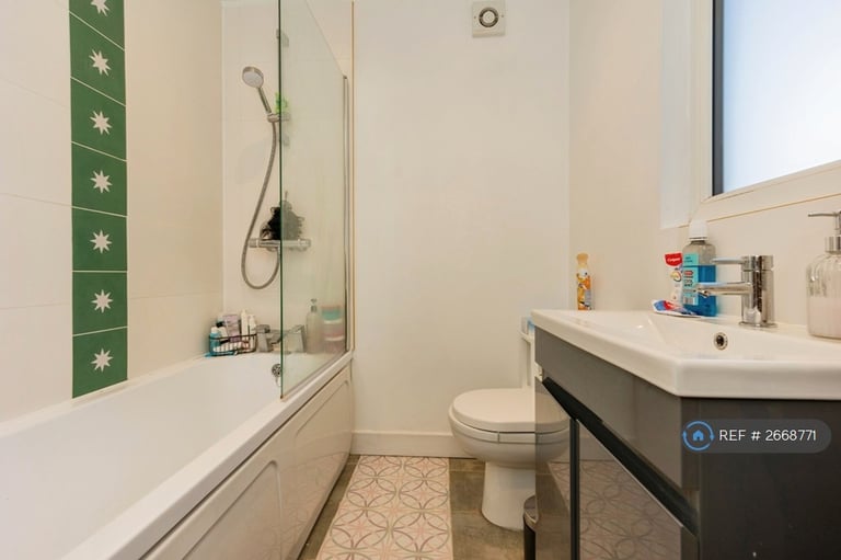 6 bedroom house in Braemar Road, Manchester, M14 (6 bed) (#2668771)