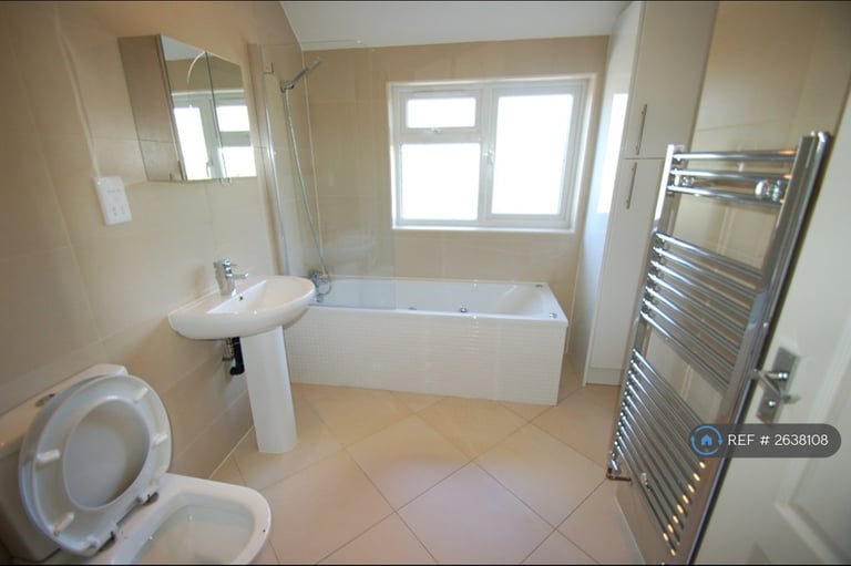 2 bedroom flat in Park Road, London, NW4 (2 bed) (#2638108)