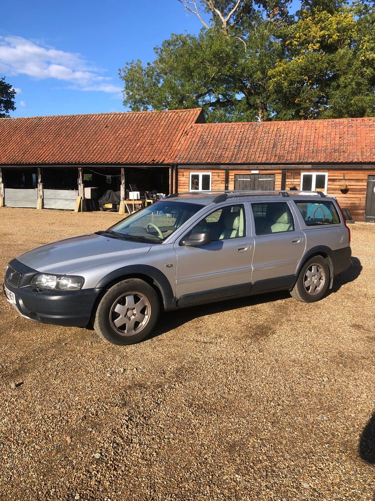 image for Volvo, XC70, Estate, 2004, Semi-Auto, 2401 (cc), 5 doors