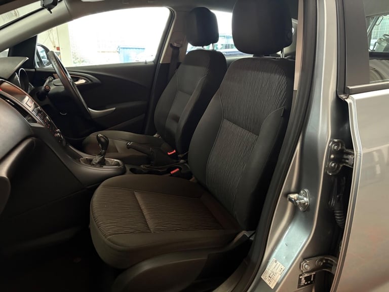 2014 Vauxhall Astra 1.4 16v Design Euro 5 5dr HATCHBACK Petrol Manual