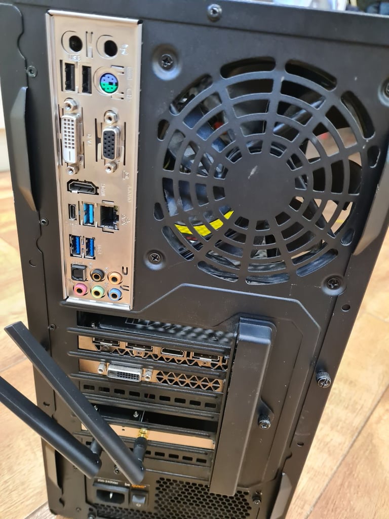 Gaming PC: Geforce GTX 1070, i7 7700k, 16Gb RAM