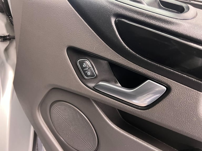 2022 Ford Transit Custom 2.0 300 EcoBlue Limited L2 H1 Euro 6 (s/s) 5dr Panel Van Diesel Manual