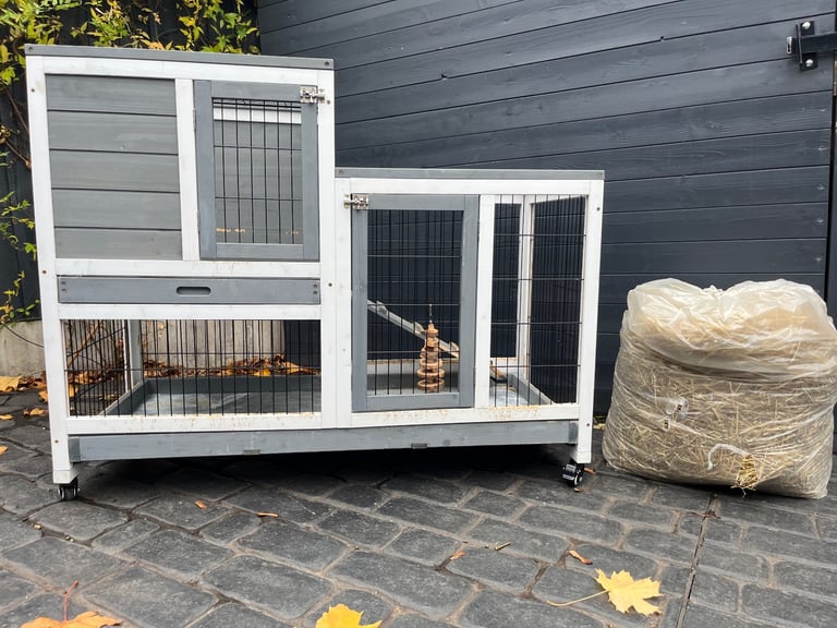 QUALITY GREY RABBIT GUINEA PIG RUN HUTCH CADGE CADDDESDEN DERBY 