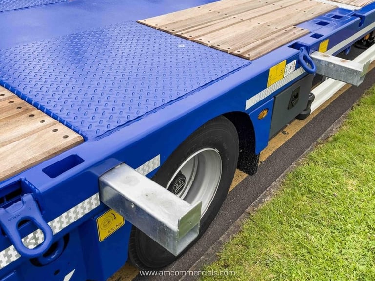 KASSBOHRER 3 AXLE EXTENDABLE LOW LOADER 52,800KG 