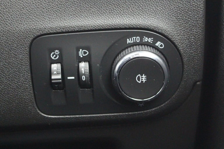 2021 Vauxhall Crossland 1.2 SE 5dr HATCHBACK PETROL Manual