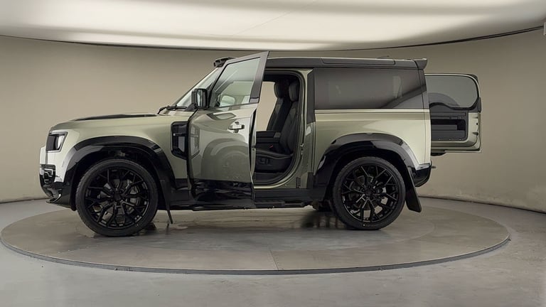 2024 Land Rover Defender 3.0 D300 X-Dynamic HSE 90 3dr Auto ESTATE DIESEL Automatic