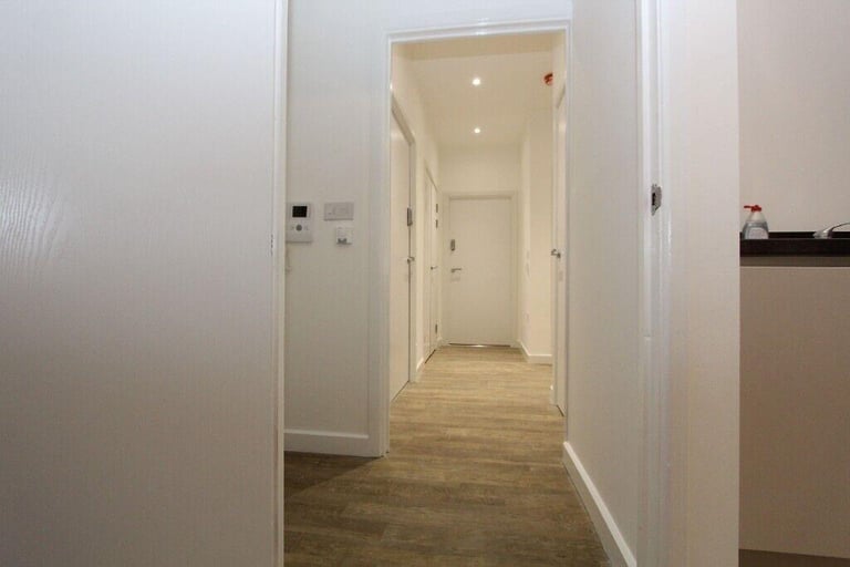 Canada Water Ensuite Double Room available Now 