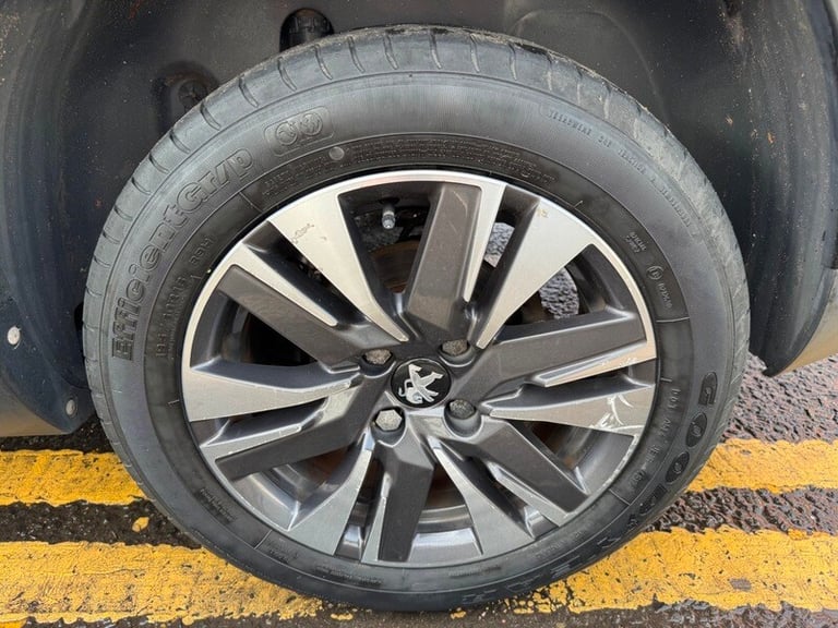 Peugeot 2008 1.2 PureTech Allure SUV 5dr Petrol Manual Euro 6 (82 ps)