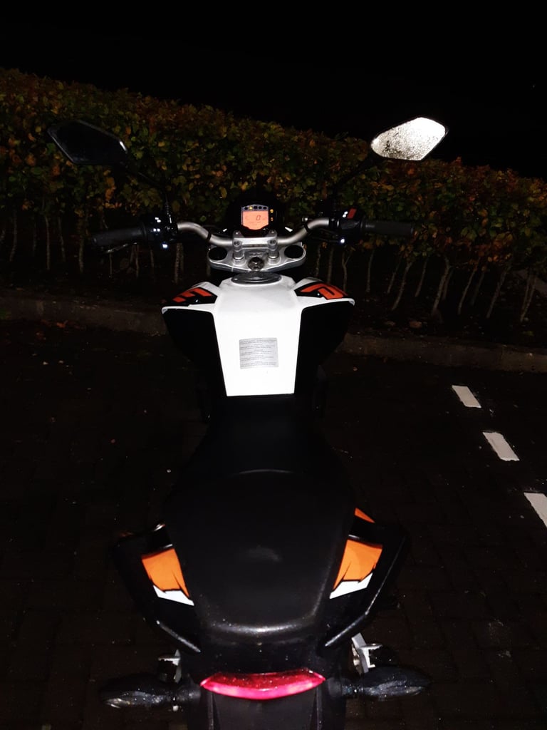 KTM DUKE 125 2015 , 125cc low mileage, long MOT