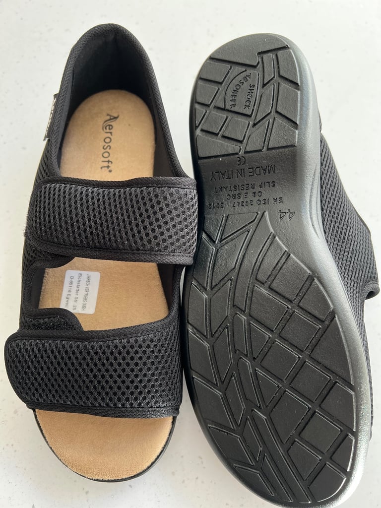 Slippers size 10 / 44 with adjustable width fitting never worn