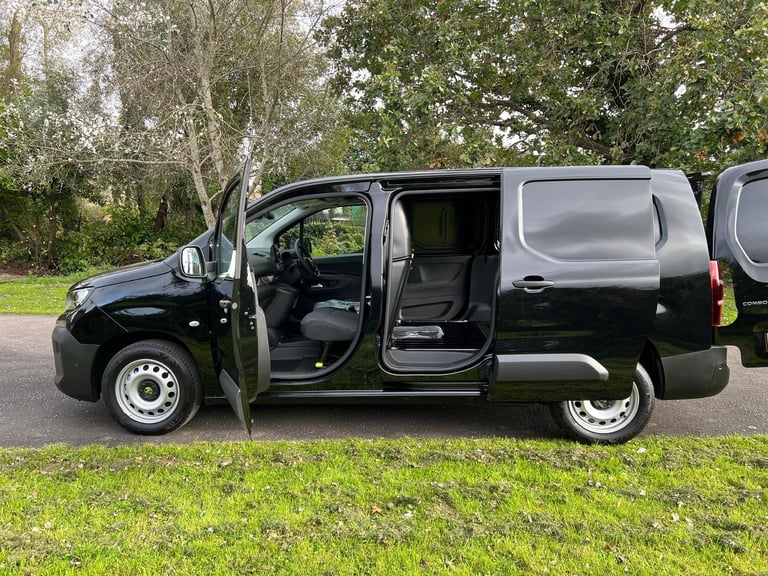 July 2025 Vauxhall Combo 1.5 Turbo D 2300 Pro XLWB Automatic
