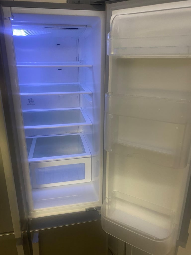 CITY CENTER LUXUARY DOUBLE ROOM ALL BILLS INCLUDED NEAR PRINCESS STREET 