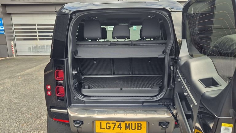 2024 Land Rover Defender 3.0 D350 X-Dynamic SE 90 3dr Auto ESTATE DIESEL Automatic