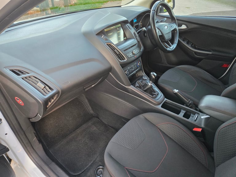 Ford, FOCUS, Hatchback, 2015, Manual, 999 (cc), 5 doors