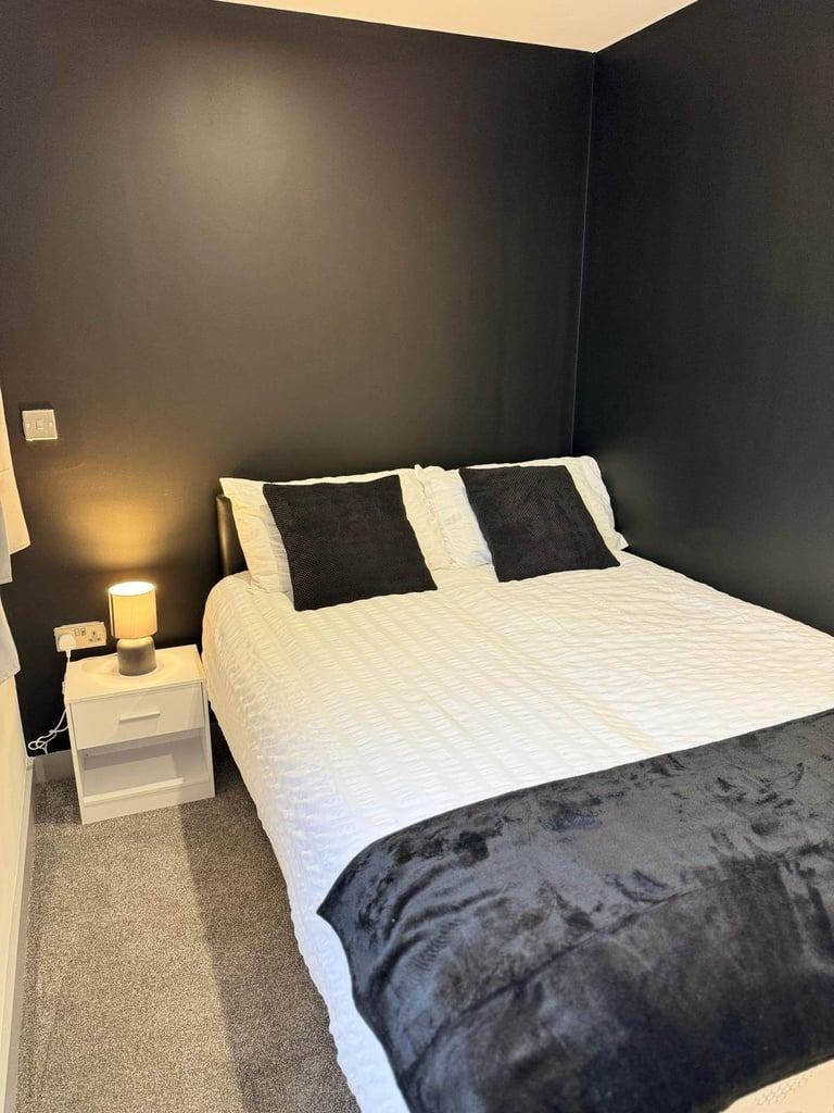 Short Term Rentals Yeadon-501 Leeds