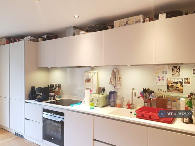 Studio flat in Ferdinand Street, London, NW1 (#2642609)