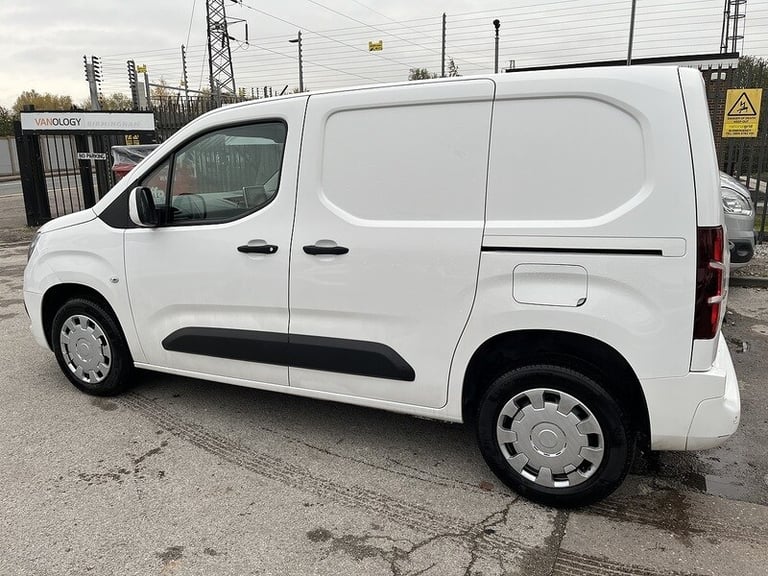 2020 Vauxhall Combo SPORTIVE 1.6TDCi 100 L1 2300 (ULEZ) Panel Van Diesel Manual