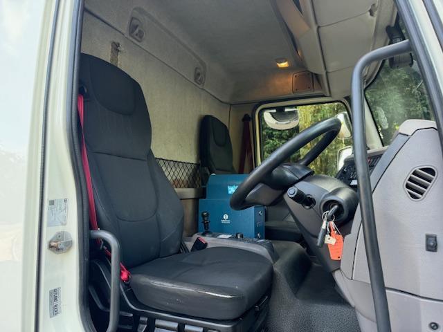 2018 18 DAF LF 230 E6 25ft fridge box Carrier diesel freezer side door bulk head