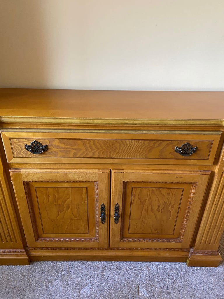 OAK SIDEABORD VGC - DELIVERY AVAILABLE 