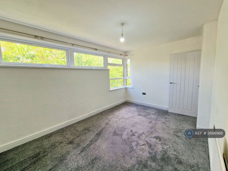 2 bedroom flat in Shepherds Gardens, Birmingham, B15 (2 bed) (#2666988)