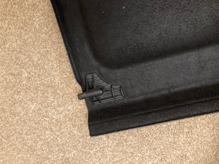 VW Golf Mk5 Parcel Shelf