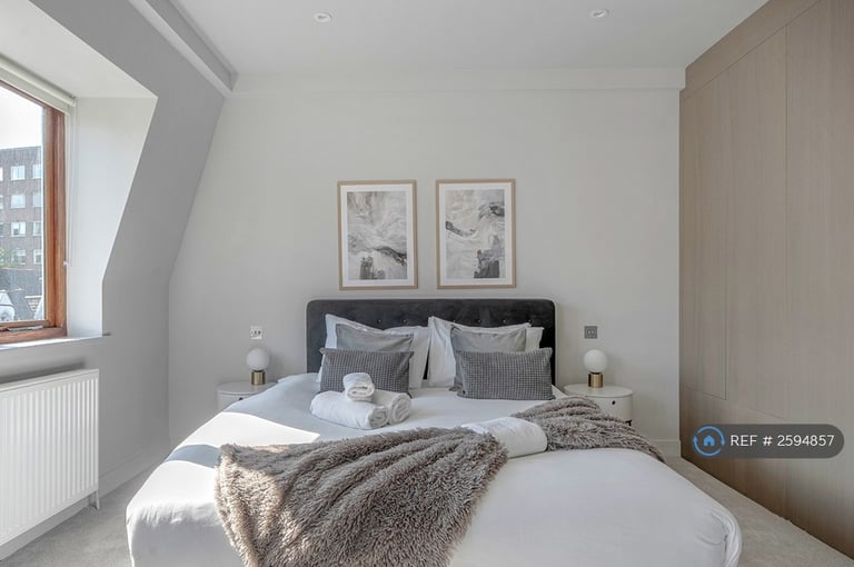 4 bedroom house in Warwick Gardens, London, W14 (4 bed) (#2594857)