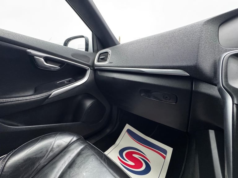 2015 15 VOLVO V40 1.6 D2 R-DESIGN LUX HATCHBACK 5DR DIESEL MANUAL EURO 5 (S/S) (