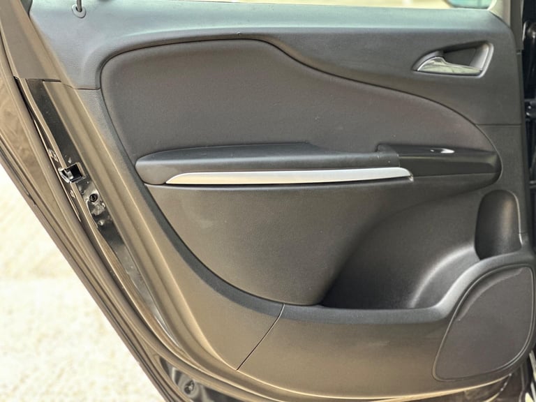 2013 Vauxhall Zafira Tourer 1.8 16V Exclusiv Euro 5 5dr Petrol