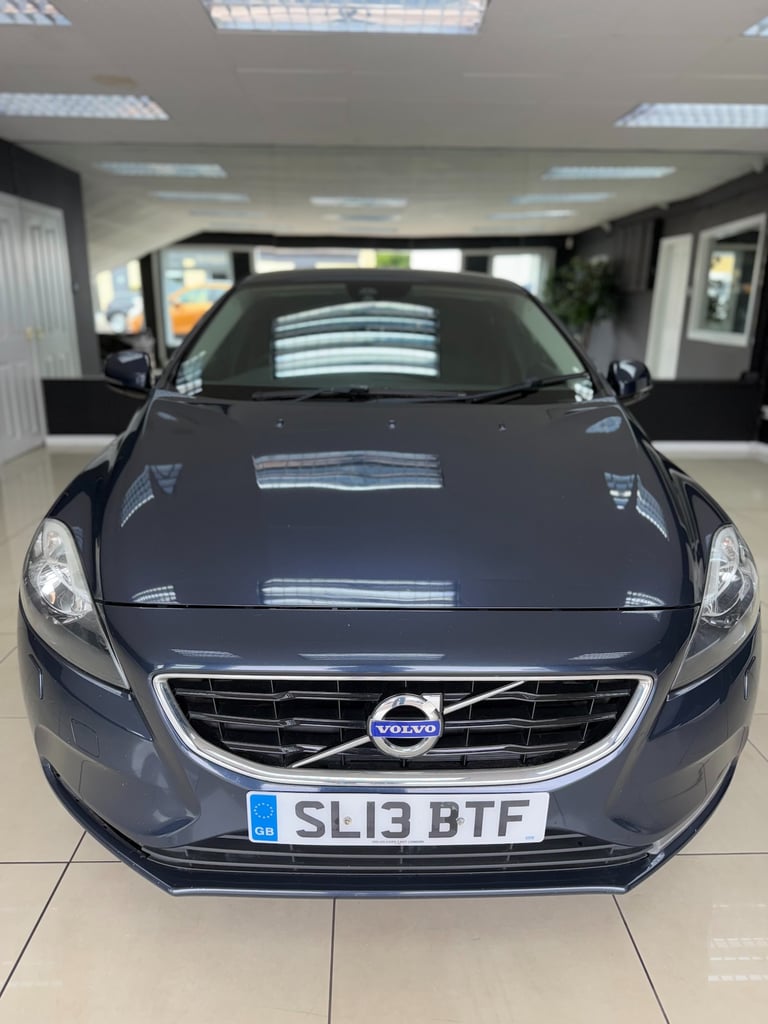 Volvo V40 1.6 T3 SE Blue Hatchback 61MPG Sat Nav WARRANTY 12 MONTHS MOT