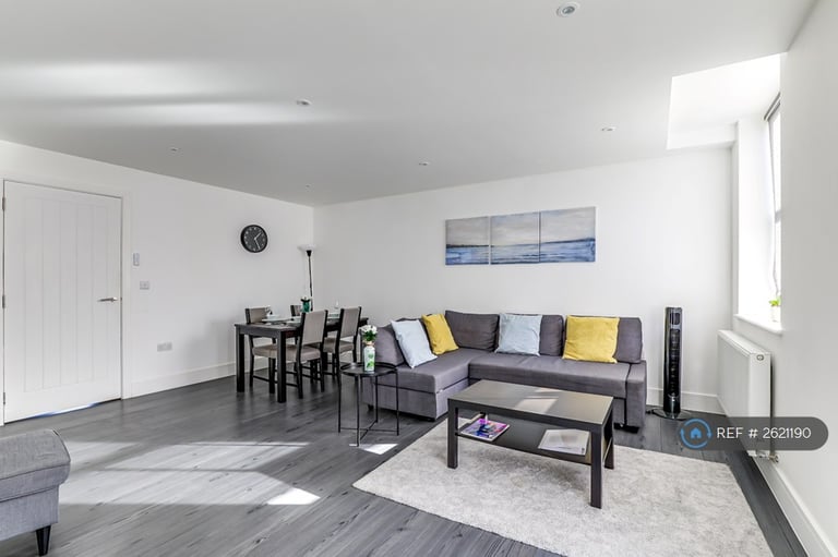 2 bedroom flat in St. James House, Canterbury, CT1 (2 bed) (#2621190)